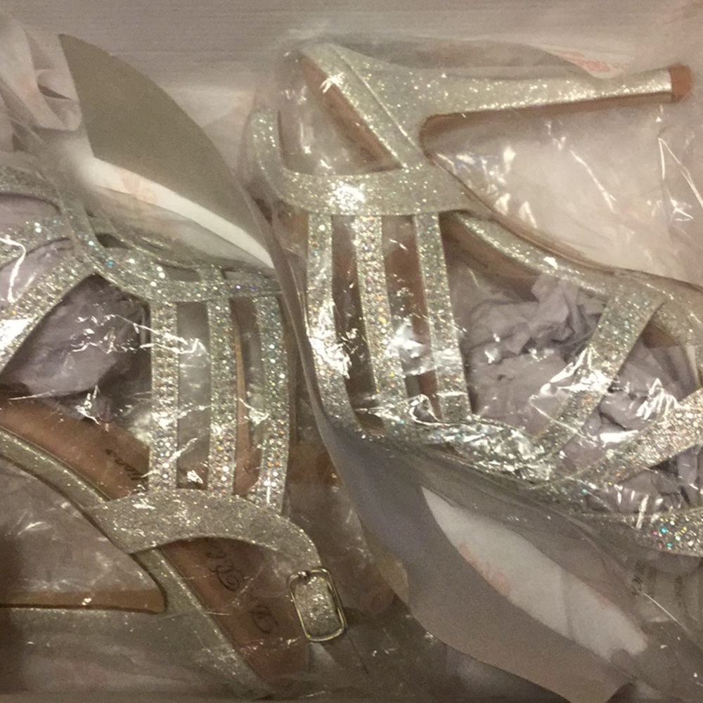 Shoes - Picture 5 of 8